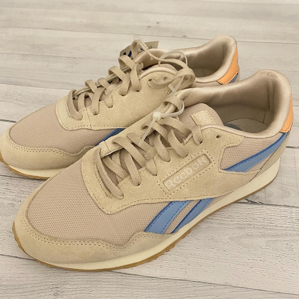 Reebok Classics - Size 7